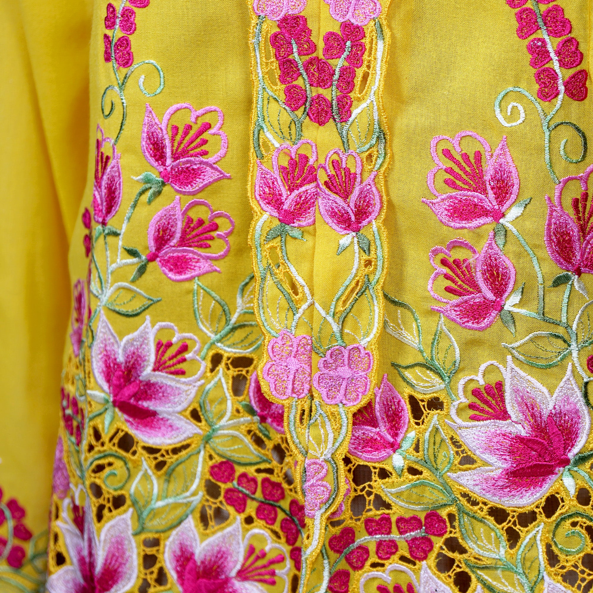 Nyonya Kebaya Blouse - Puteri Bunga (size: M)