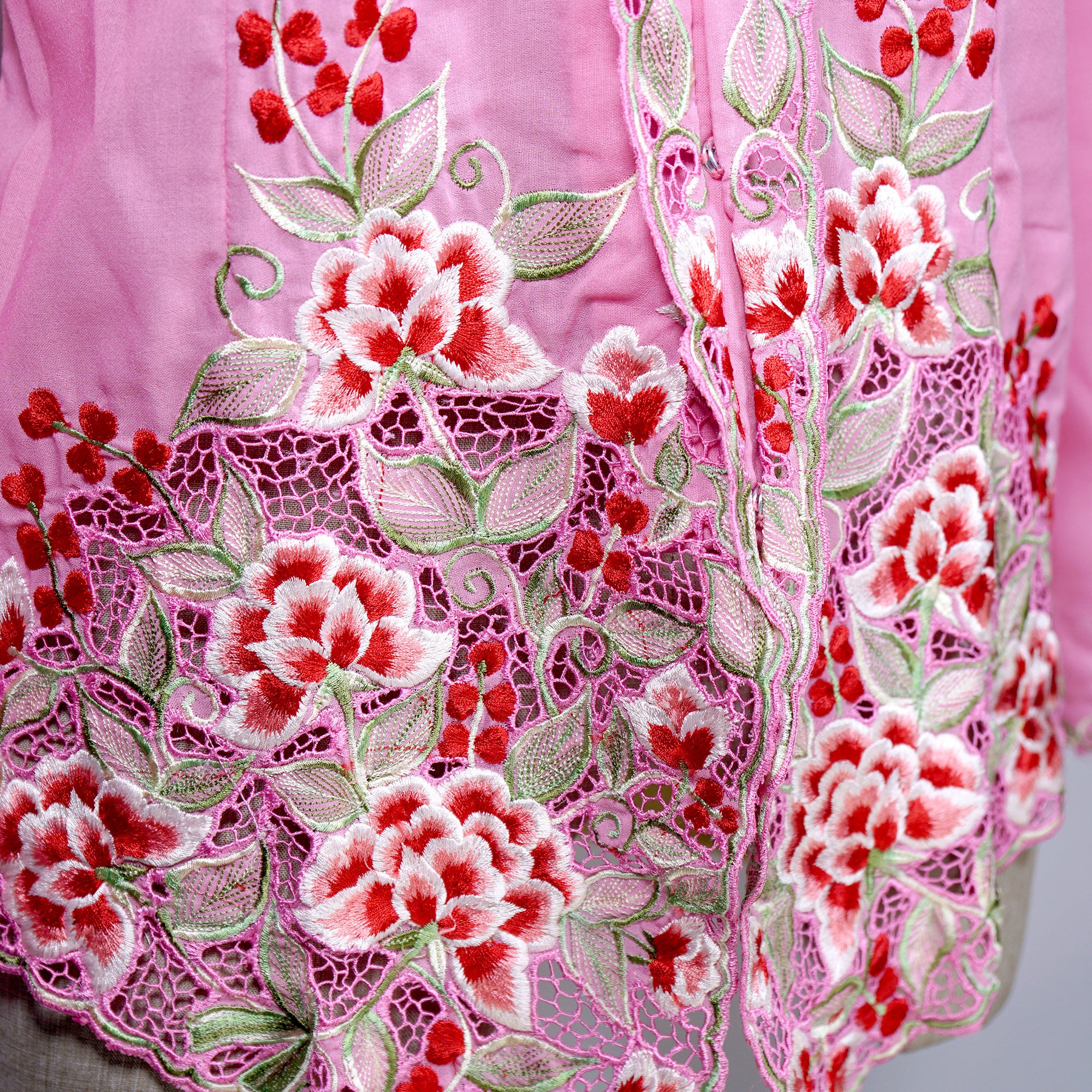 Nyonya Kebaya Blouse - Bunga Sakura (size: S)
