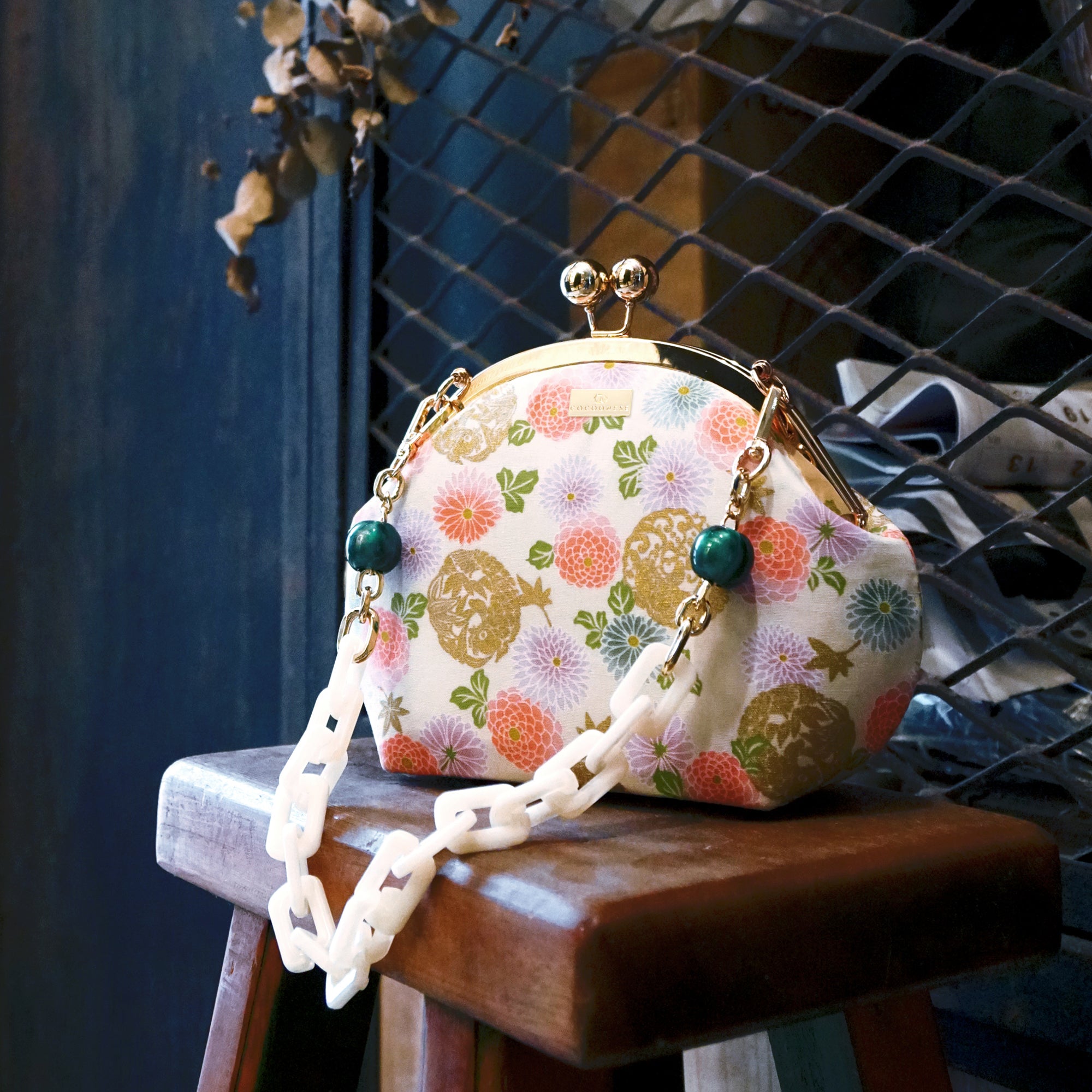 20% OFF - Acrylic Chain Handle Clasp Sling Bag - Goldfish & Flowers