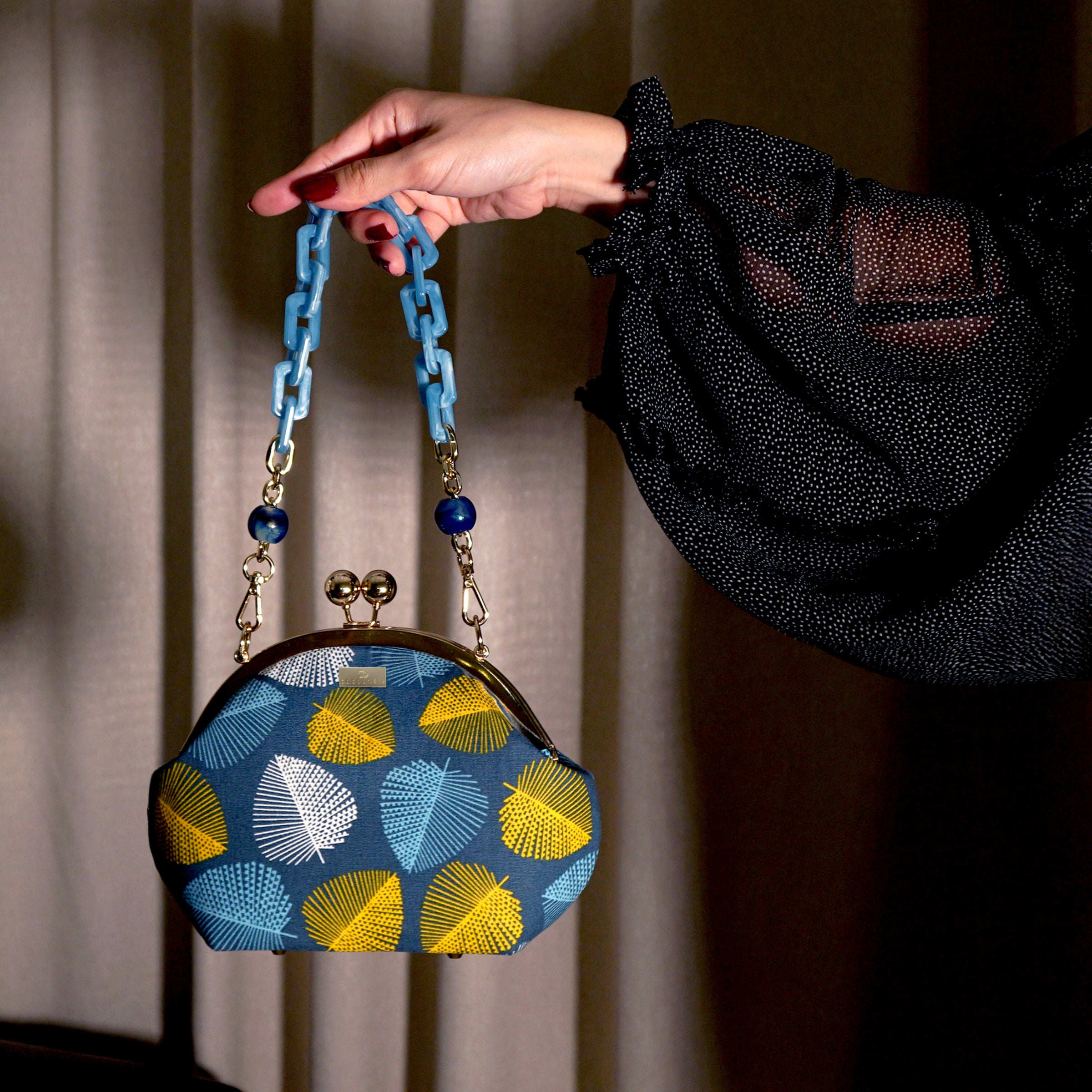 Acrylic Chain Handle Clasp Sling Bag - Fall