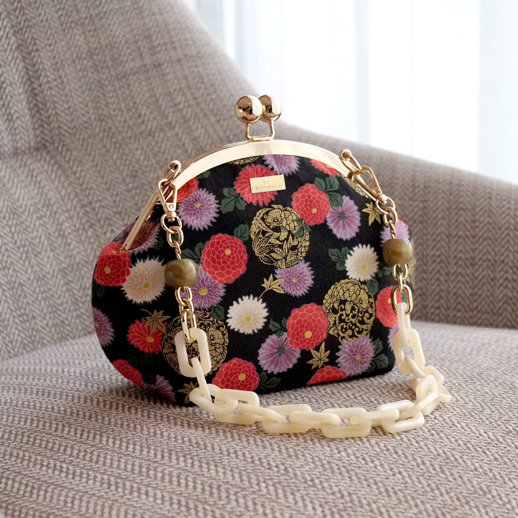 20% OFF - Acrylic Chain Handle Clasp Sling Bag - Goldfish & Flowers