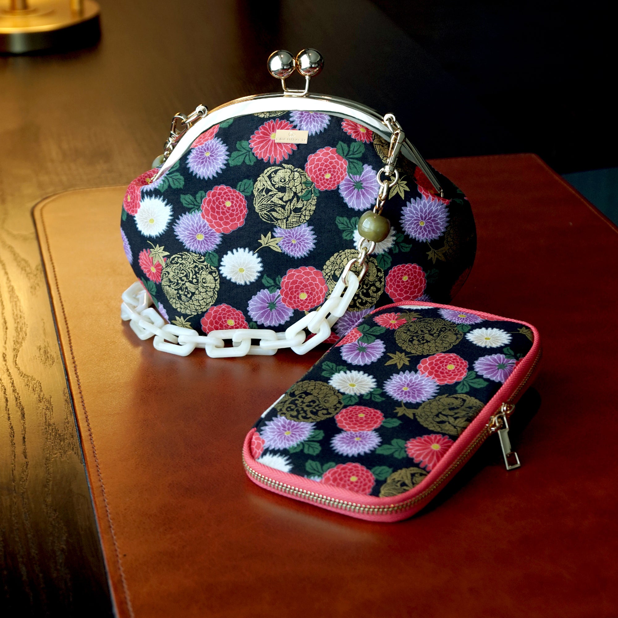 20% OFF - Acrylic Chain Handle Clasp Sling Bag - Goldfish & Flowers