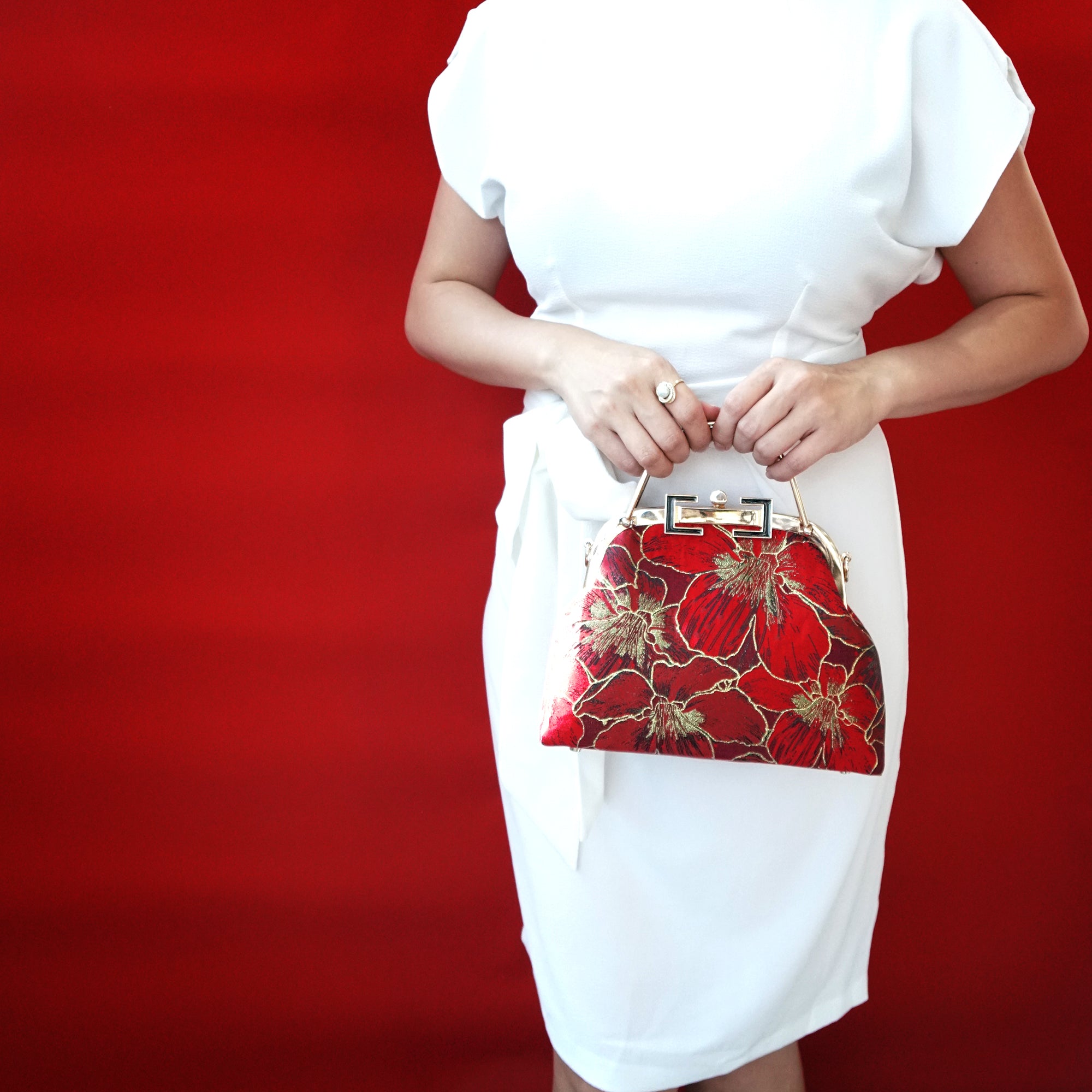 Clasp Crossbody Bag - Gold Lily