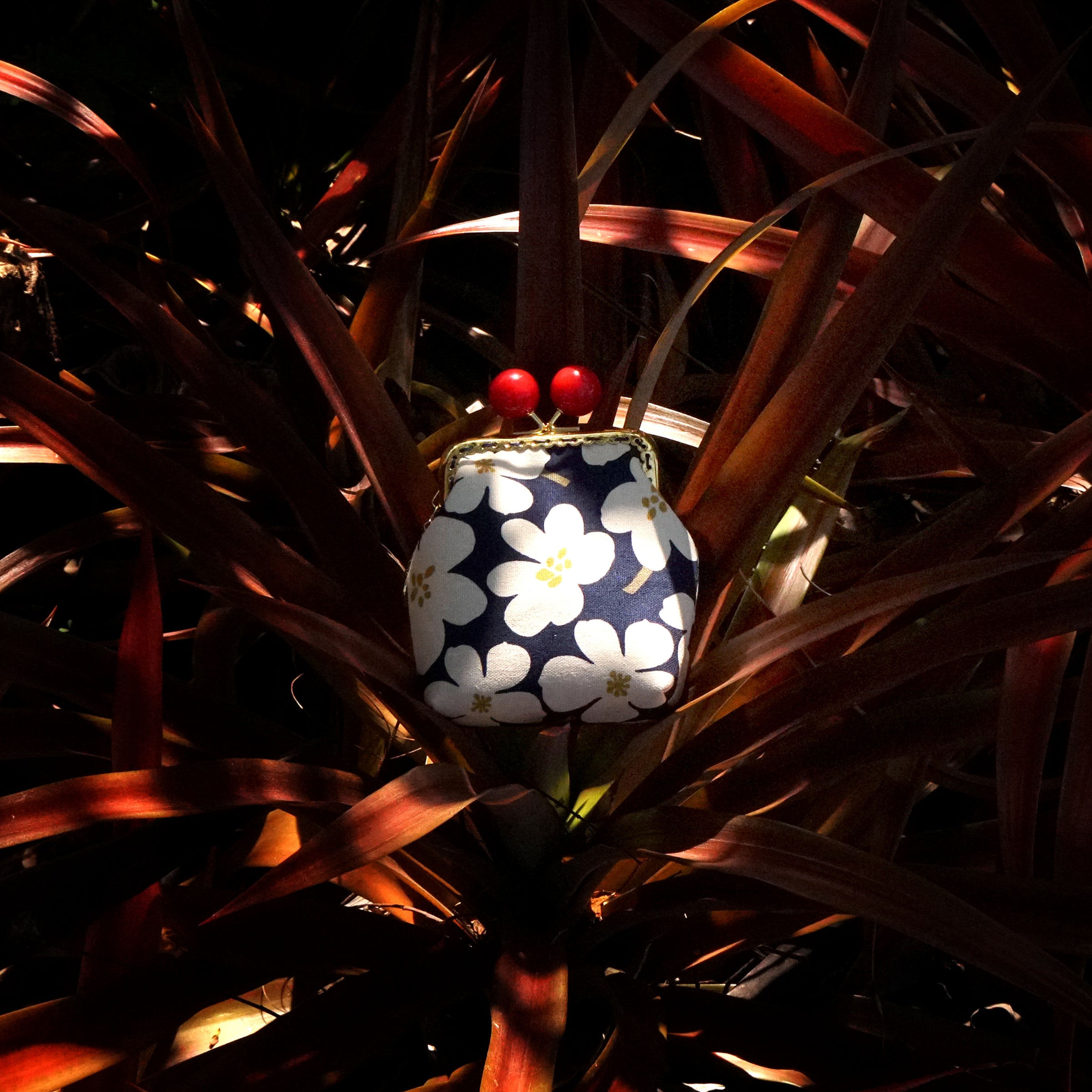 Clutch Purse - White Rain Lily