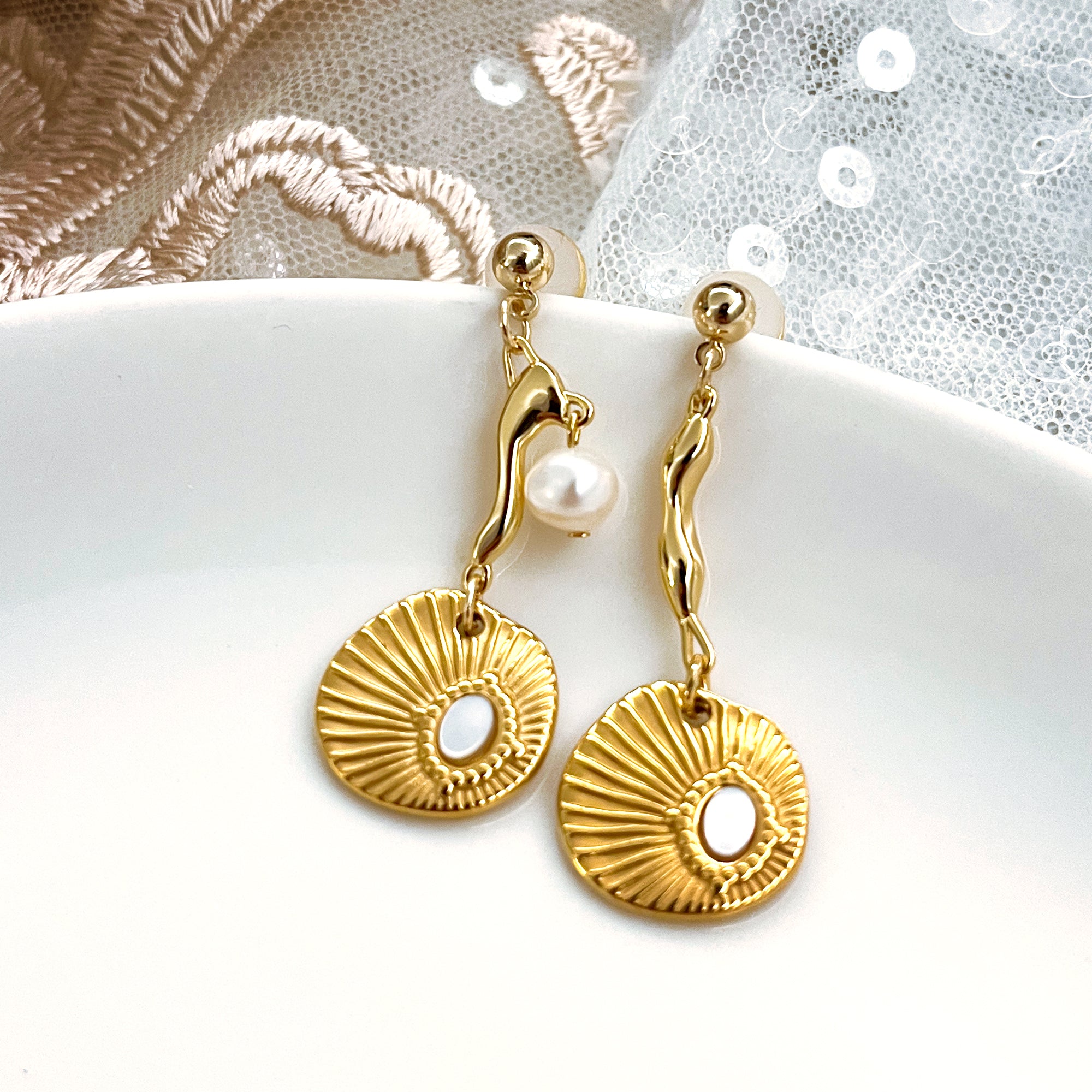 Shell Shape With Pearls Mismatched Earring