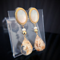 Oval Nacre Top Dried Flower Resin Teardrop Earrings(WT)