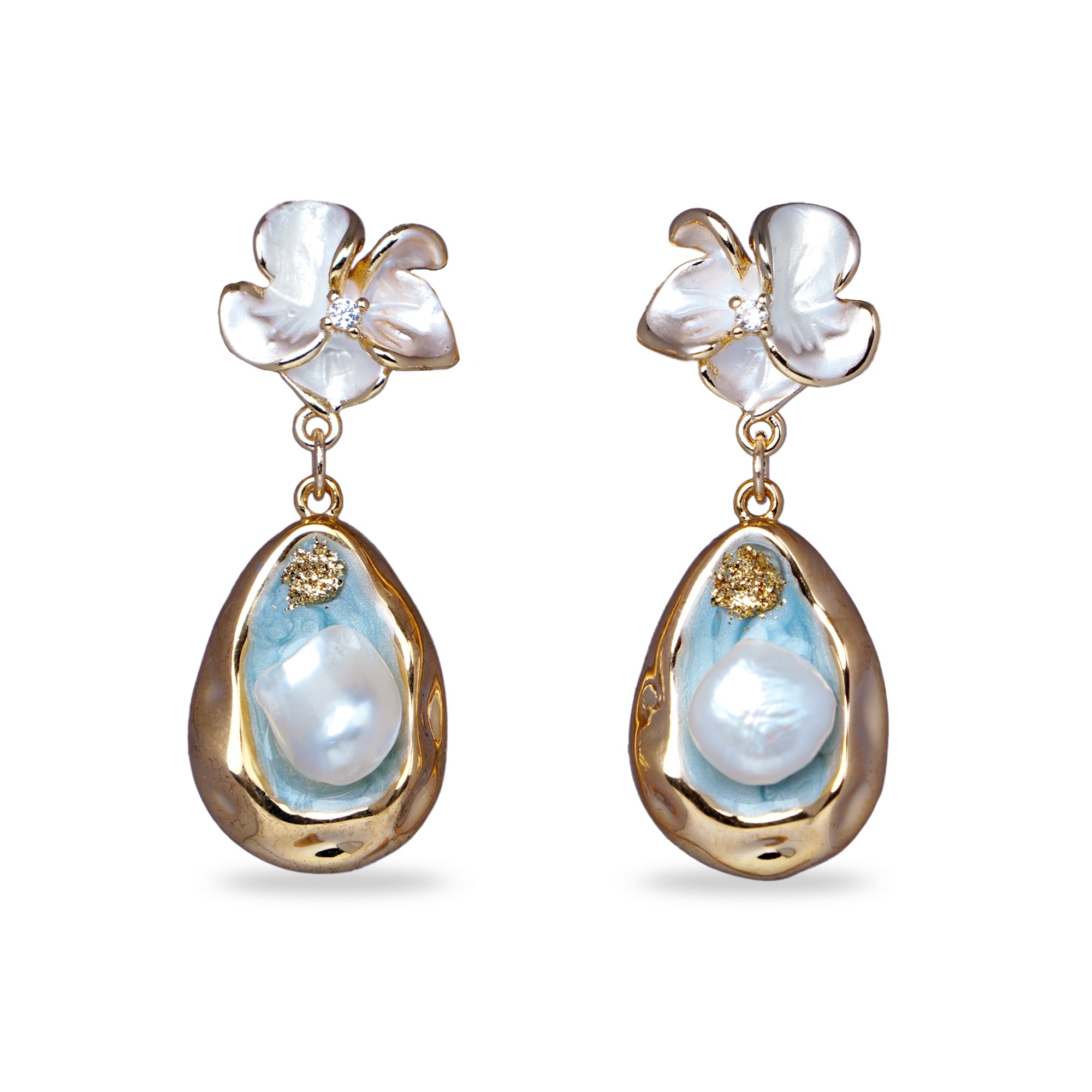 Stud Earrings In Flower Design With Pearl