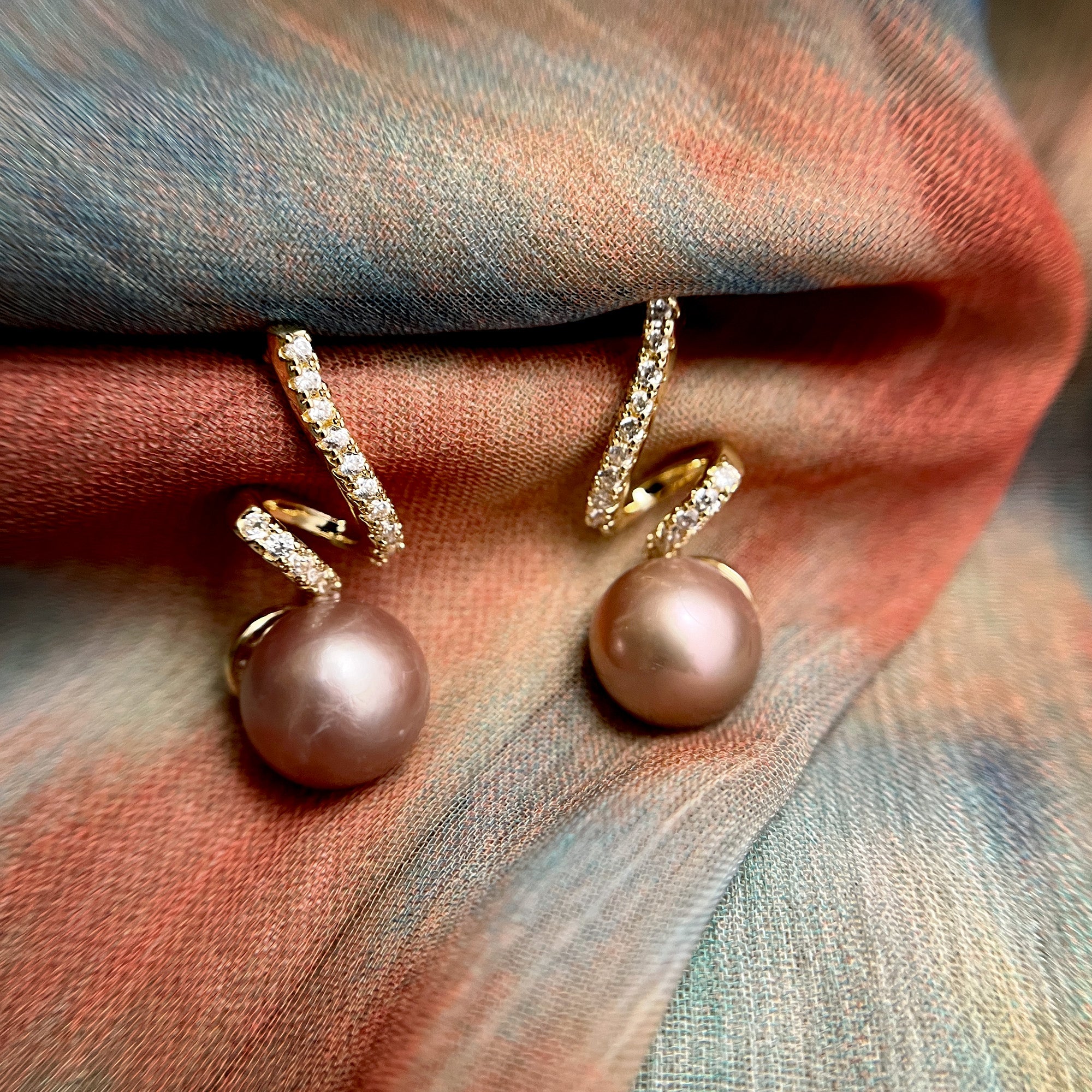 Ribbon Design With Pearl Earrings