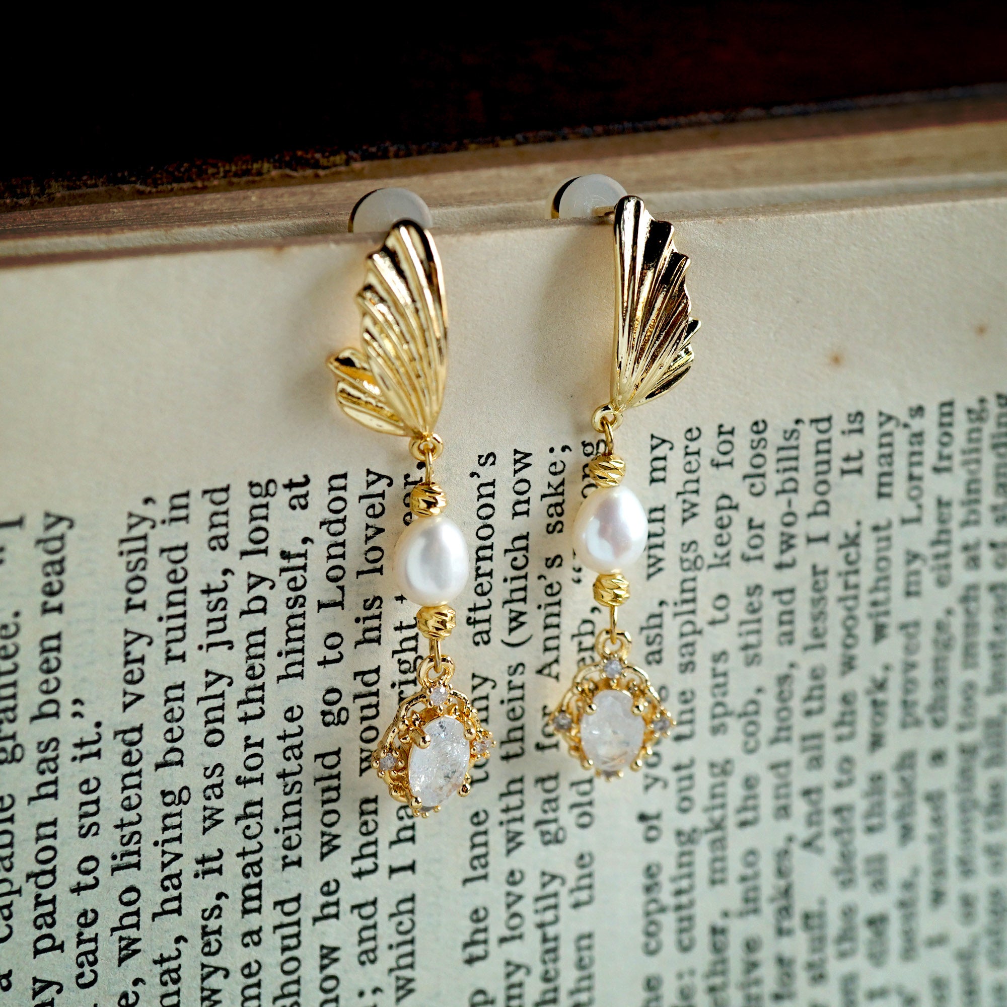Angel Wing Pearl Drop Earrings(WT)