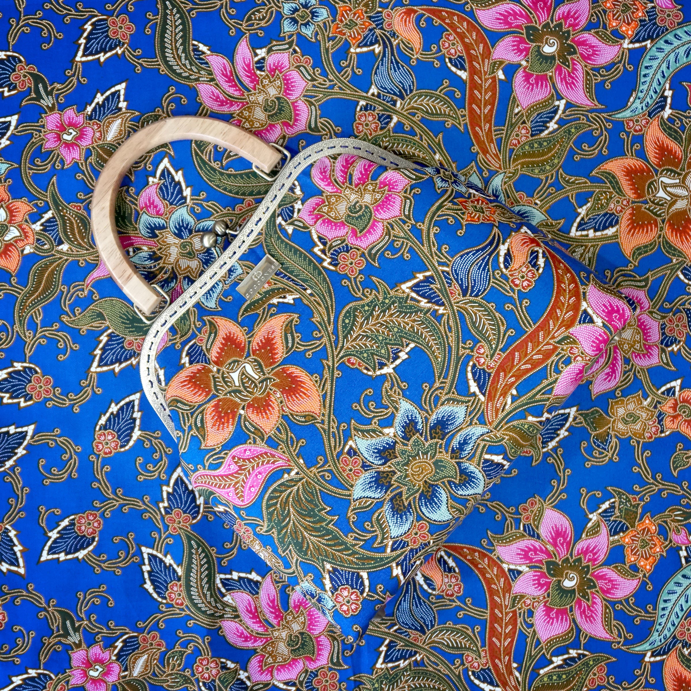 Clasp Handbag - Epiphyllum