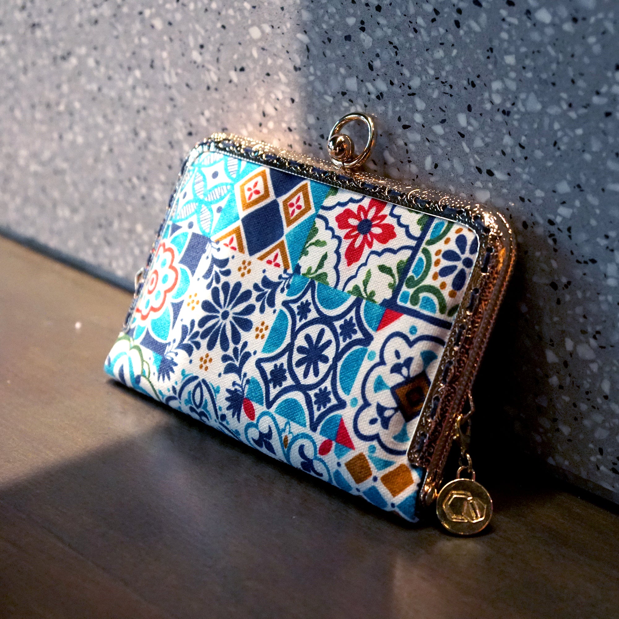 Kiss Clasp Card Holder - Peranakan Tiles