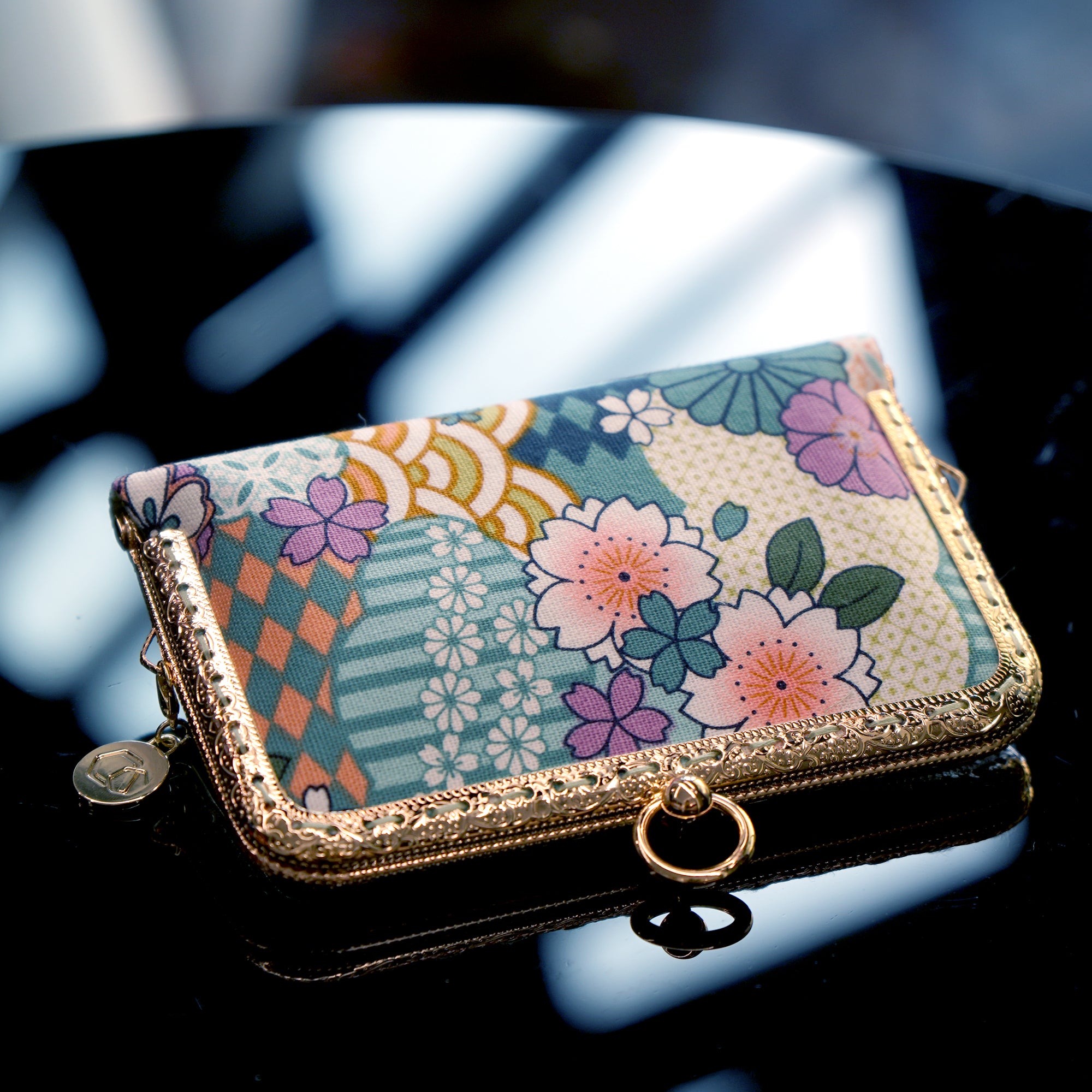 Kiss Clasp Card Holder - Natsume