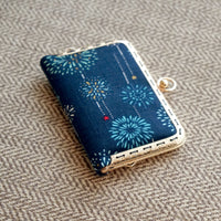 30% OFF - Kiss Clasp Card Holder - Hanabi