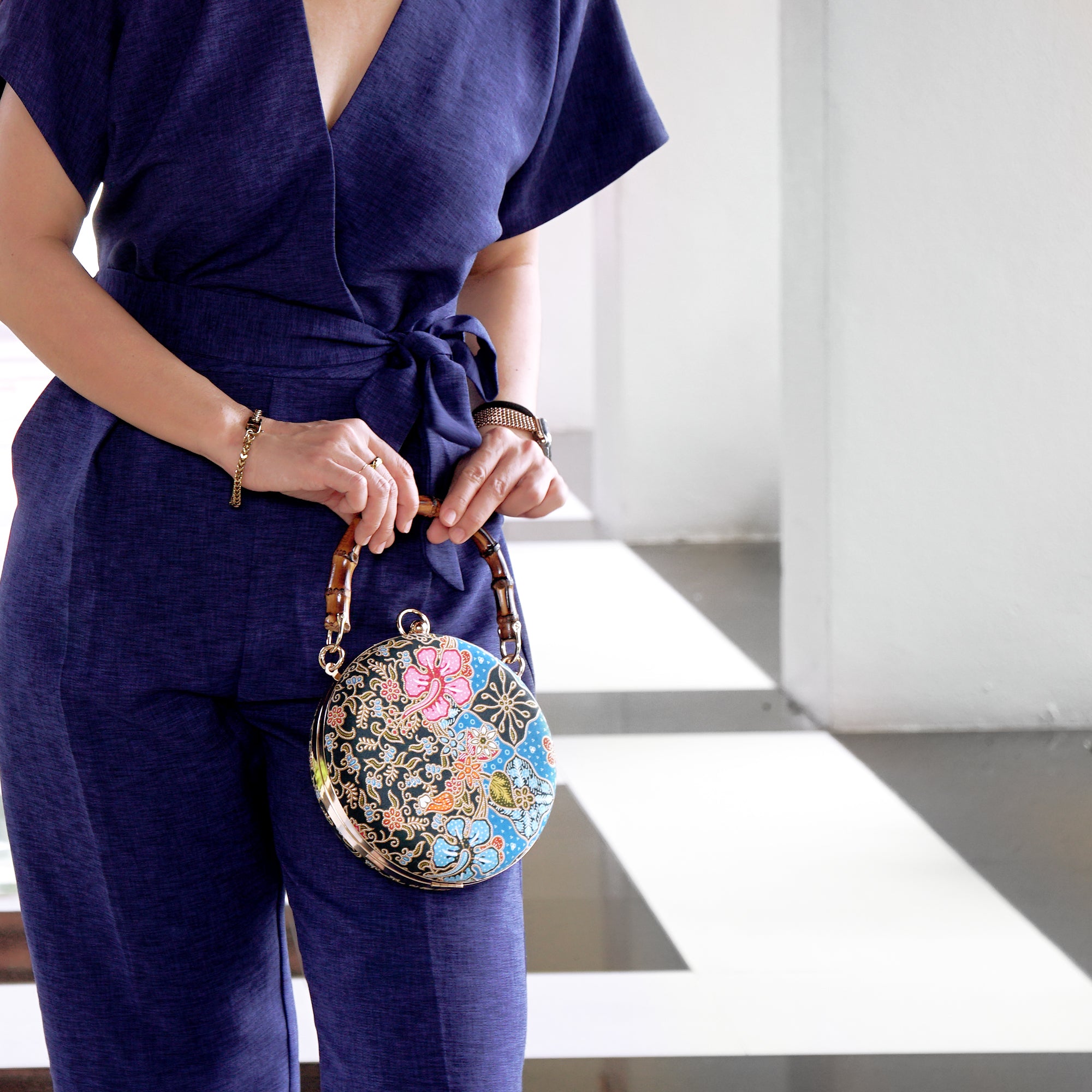 30% OFF - Round Hard Case Bamboo Handle Bag - Jlamprang(BL)