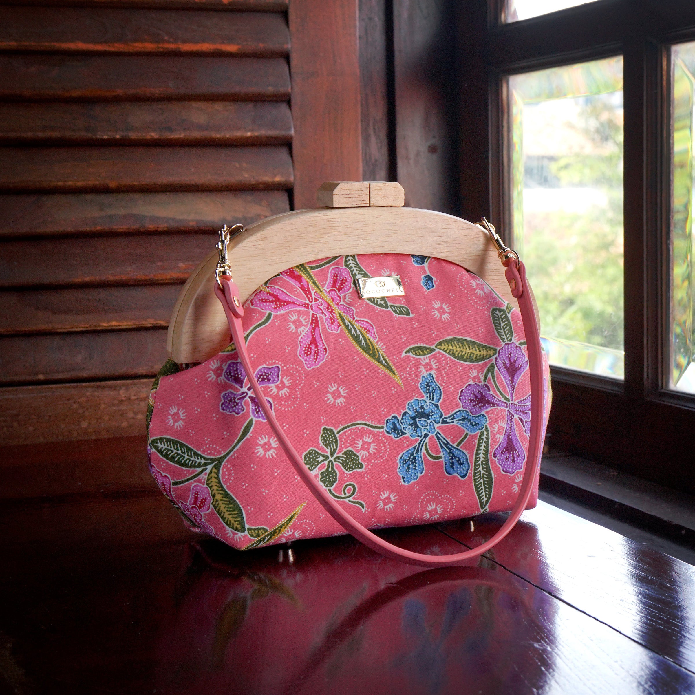 Round Crossbody Bag With Wooden Frame - Orchid Garden