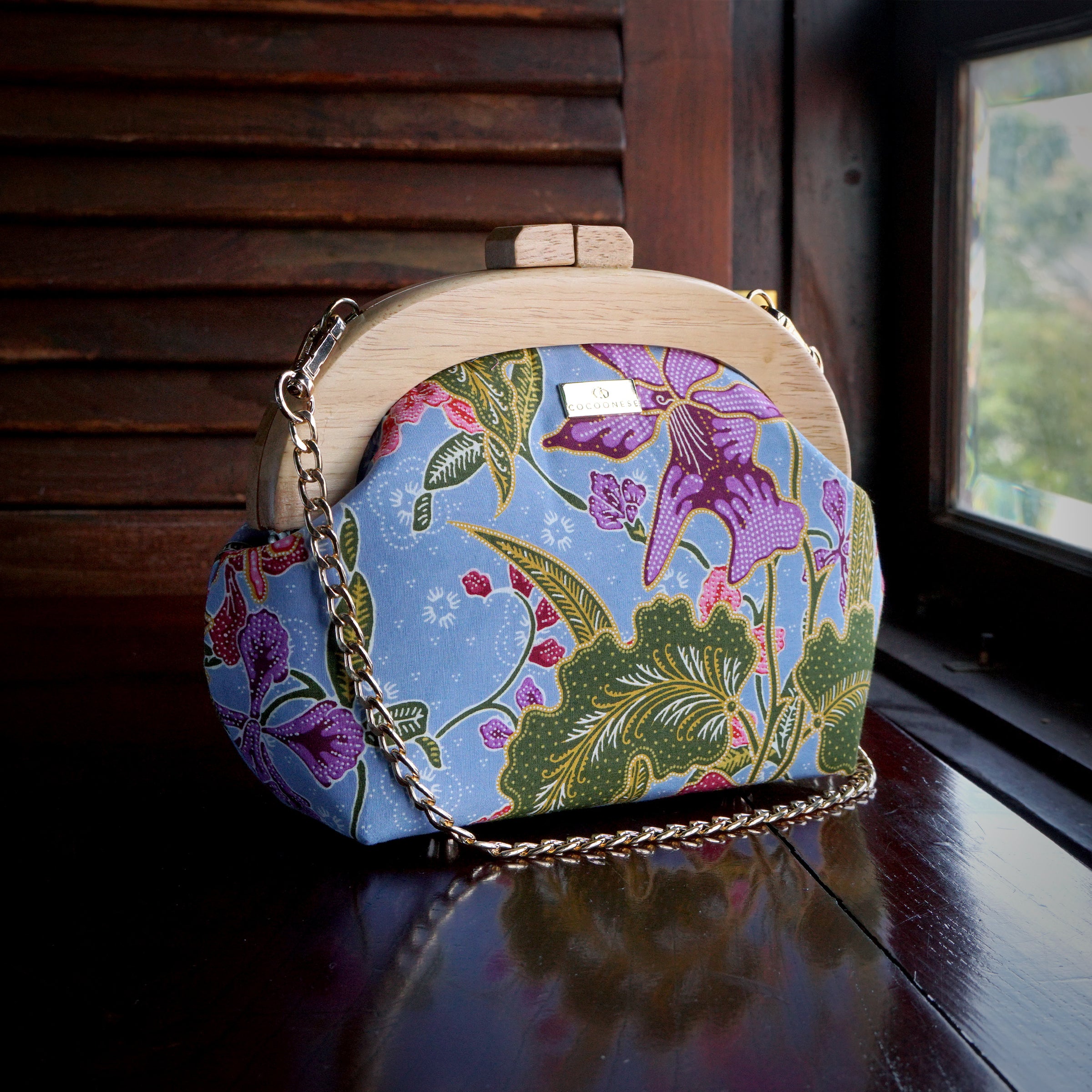 Round Crossbody Bag With Wooden Frame - Orchid Garden