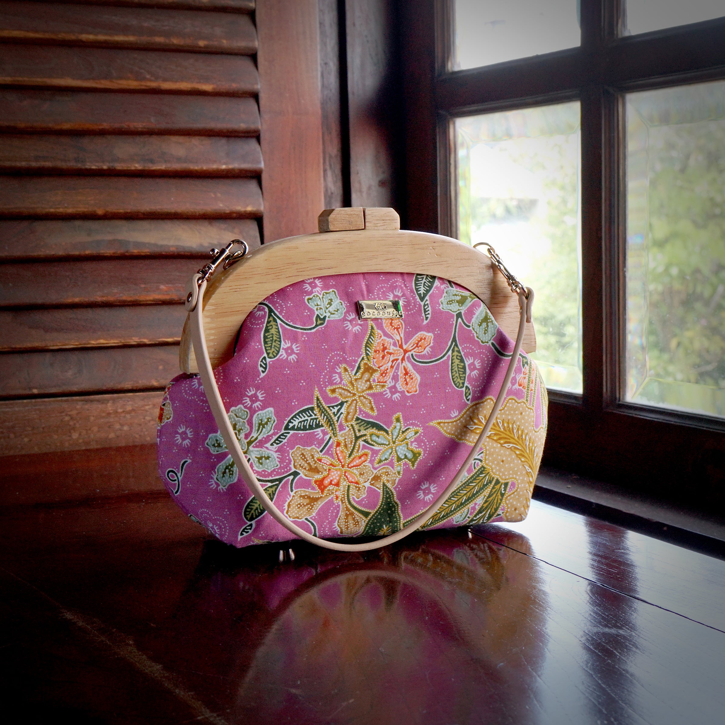Round Crossbody Bag With Wooden Frame - Orchid Garden