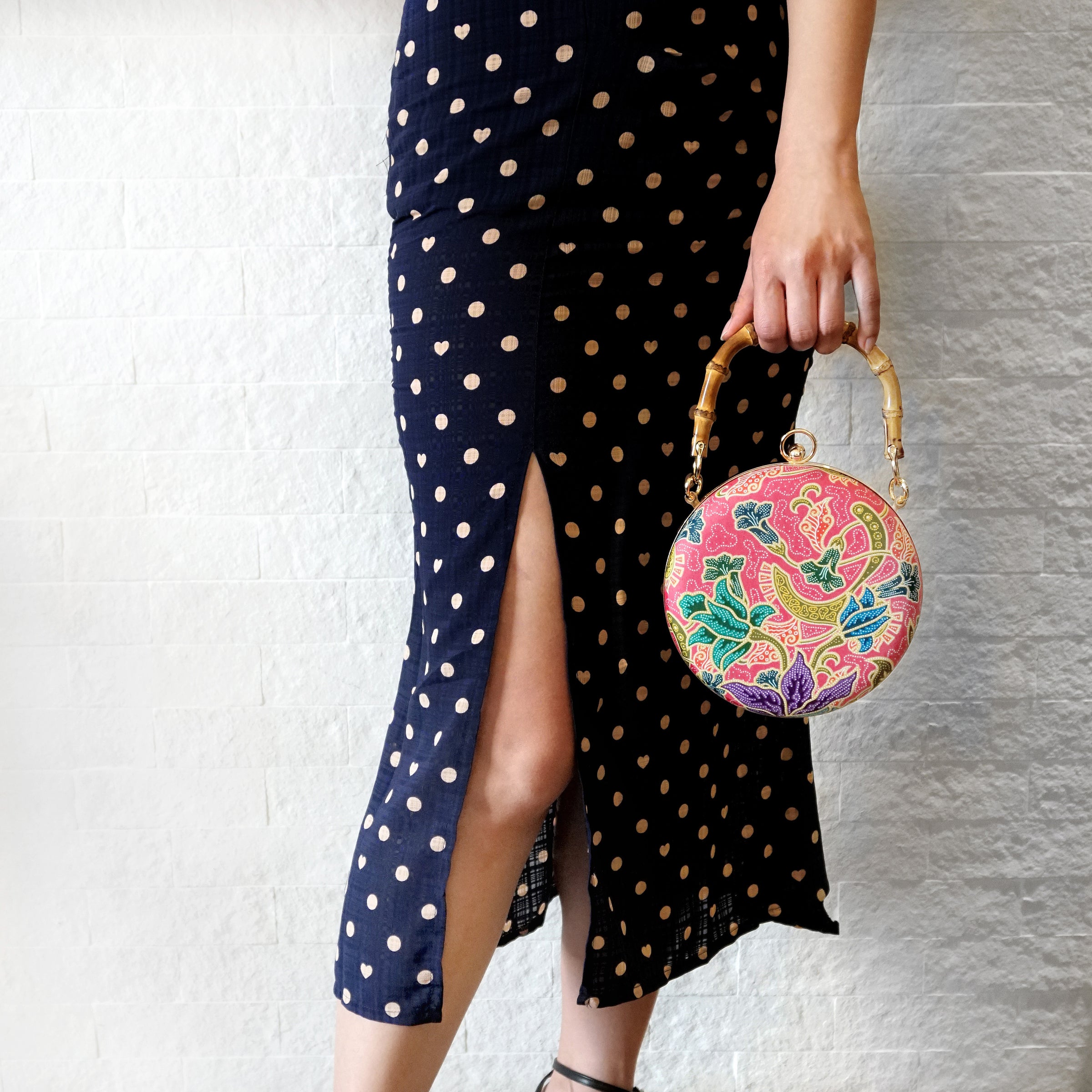 Round Hard Case Bamboo Handle Bag - Tango