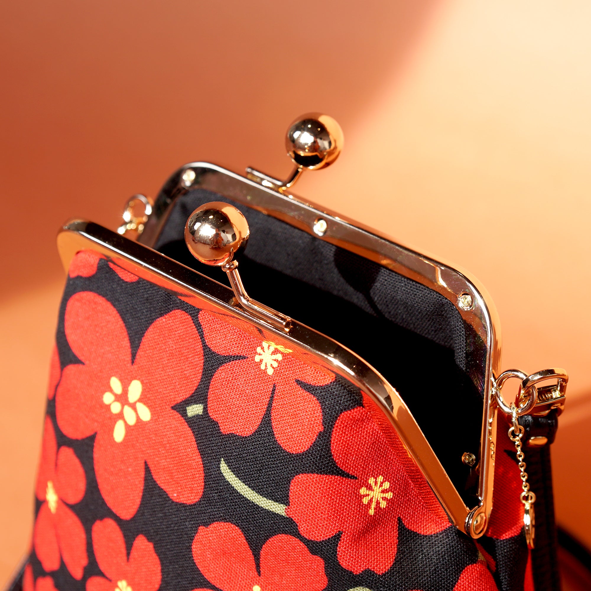 40% OFF - Trapezoid Crossbody Bag - Rain Lily