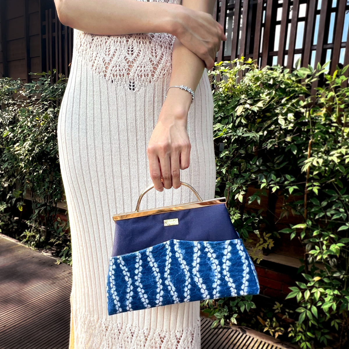 Matchstick Clasp Bag - Shibori Vertical Grain