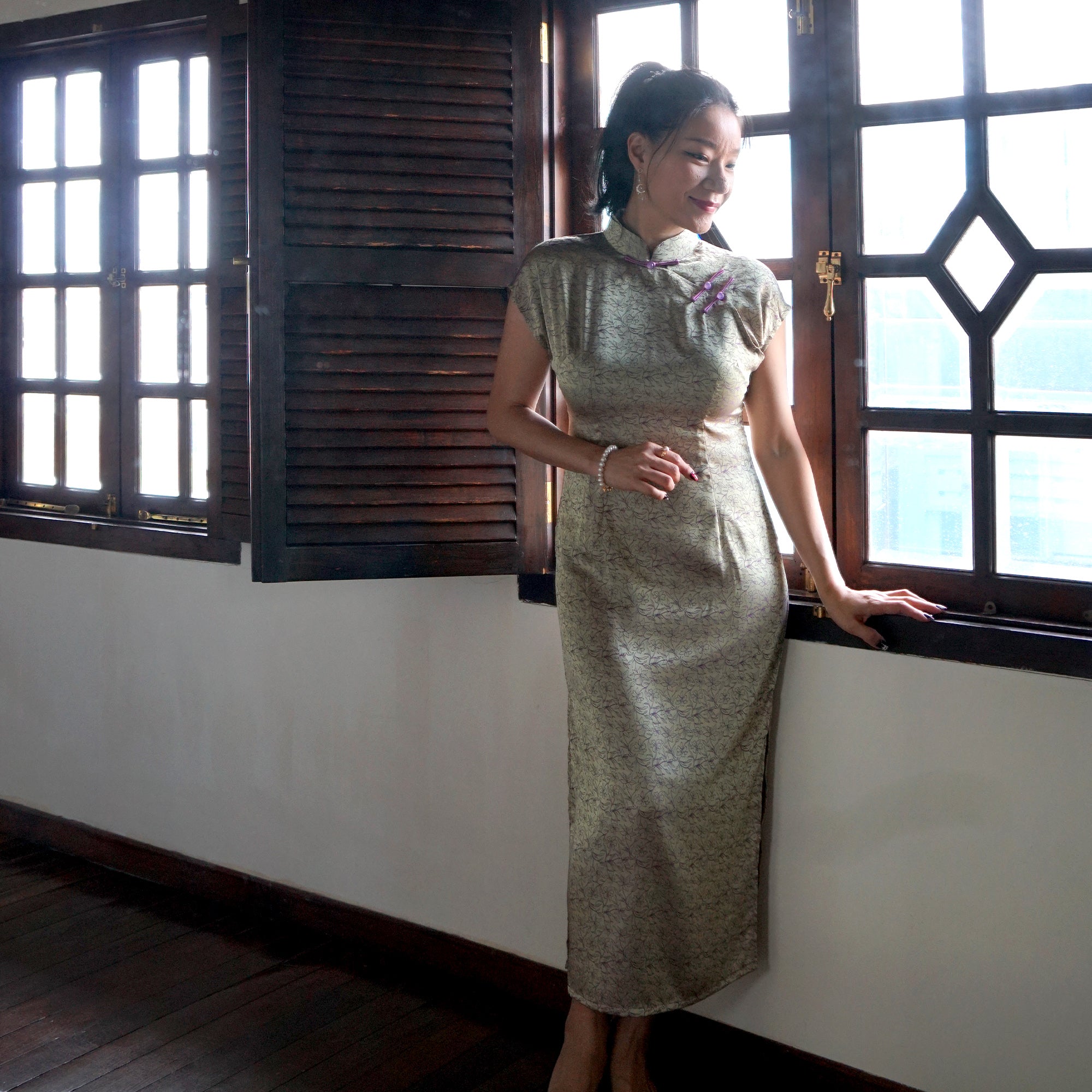 Short Sleeve Cheongsam - Twilight Flower