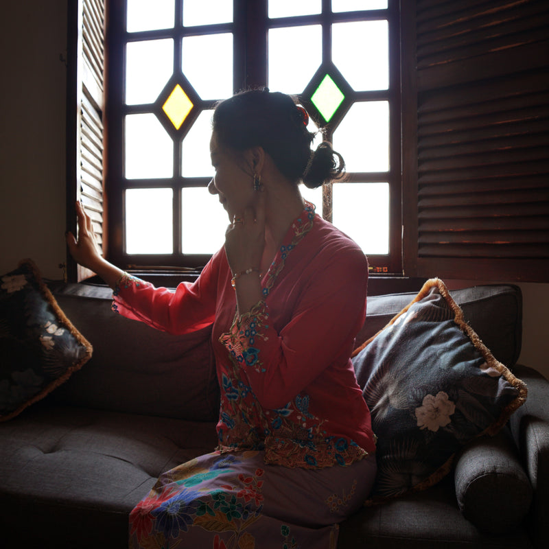 Nyonya Kebaya Blouse - Bayang Flora (size: L)