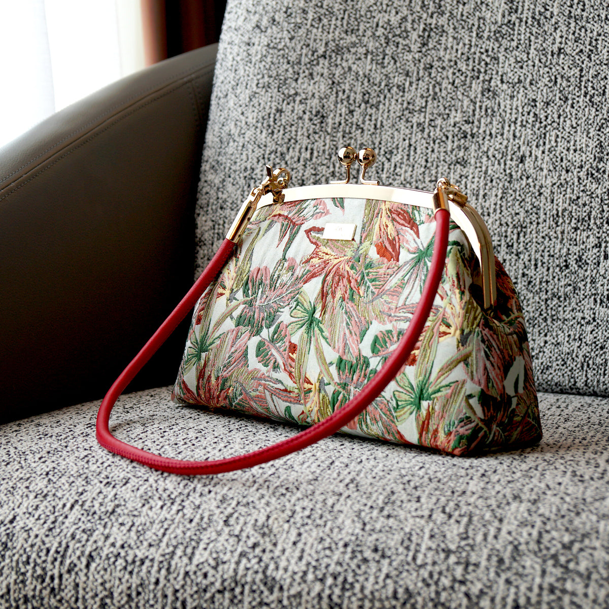 Arc Shape Frame Bag - Petal Static