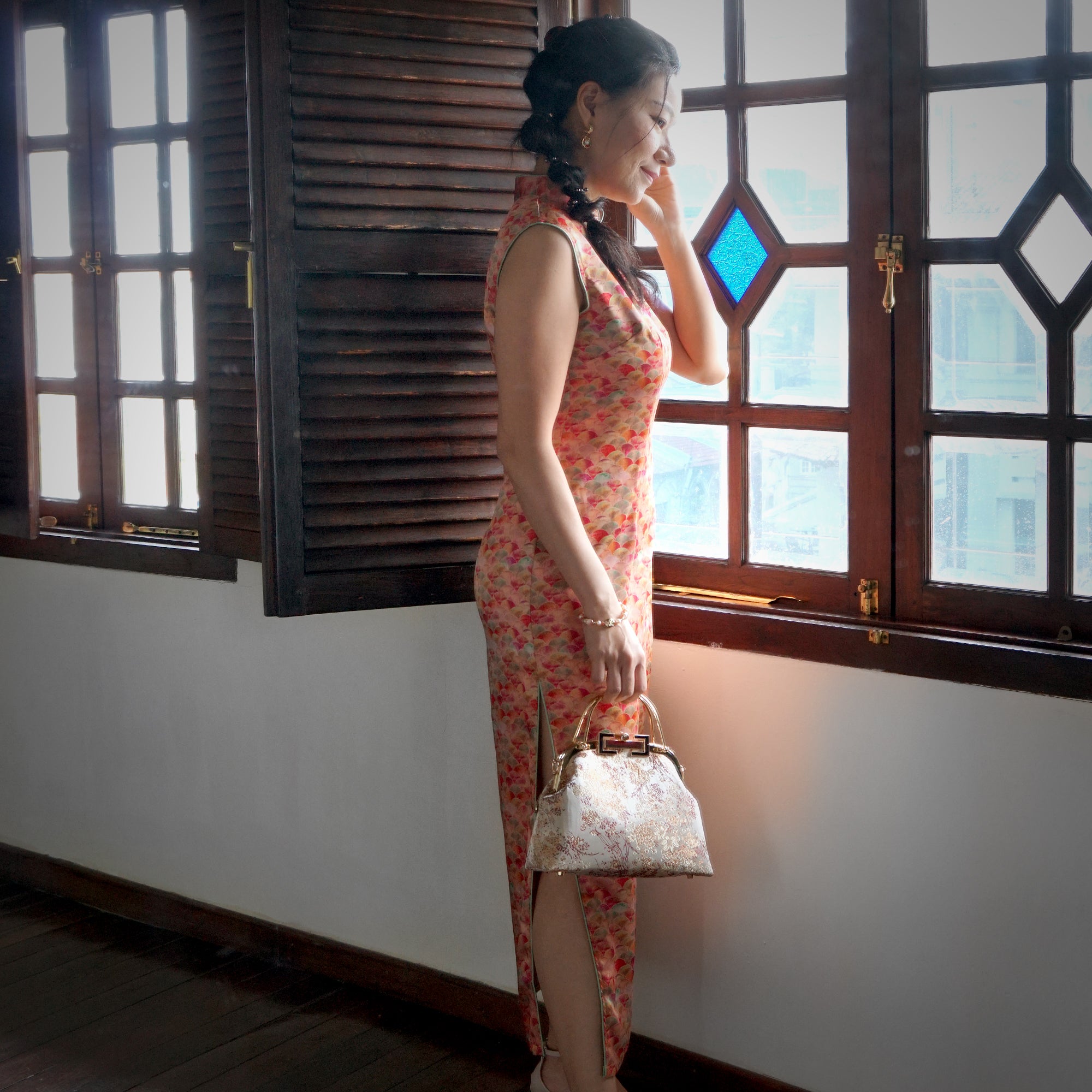 Clasp Crossbody Bag - Jasminoides