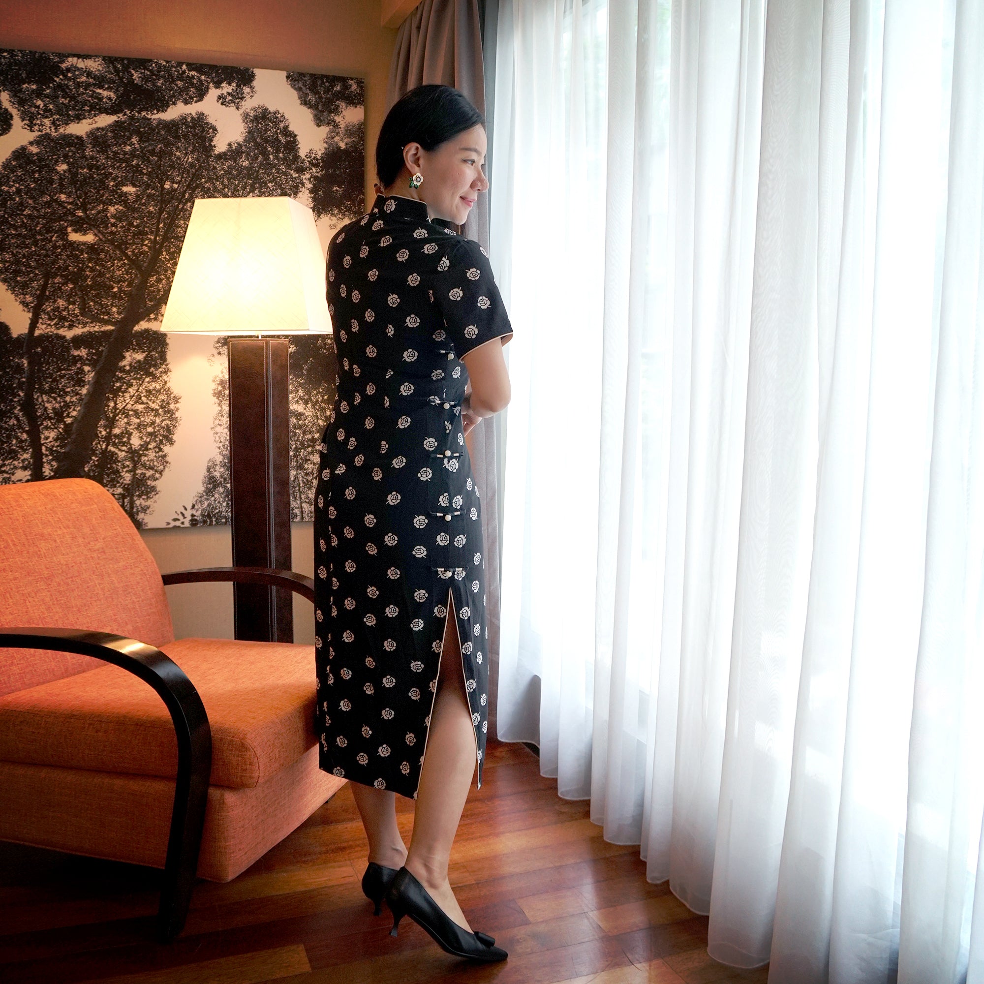 Short Sleeve Cheongsam - Camellia Ink