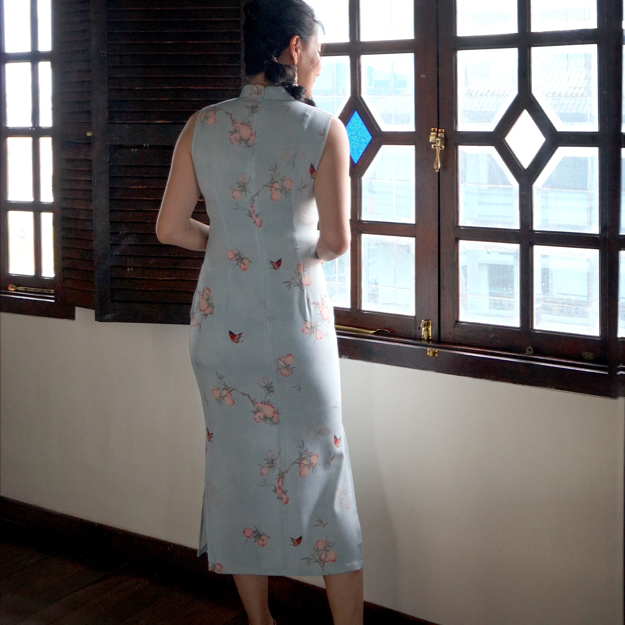 Modified Sleeveless Cheongsam - Peachy