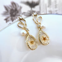 Heart Wire With Dried Flower Resin Teardrop earrings