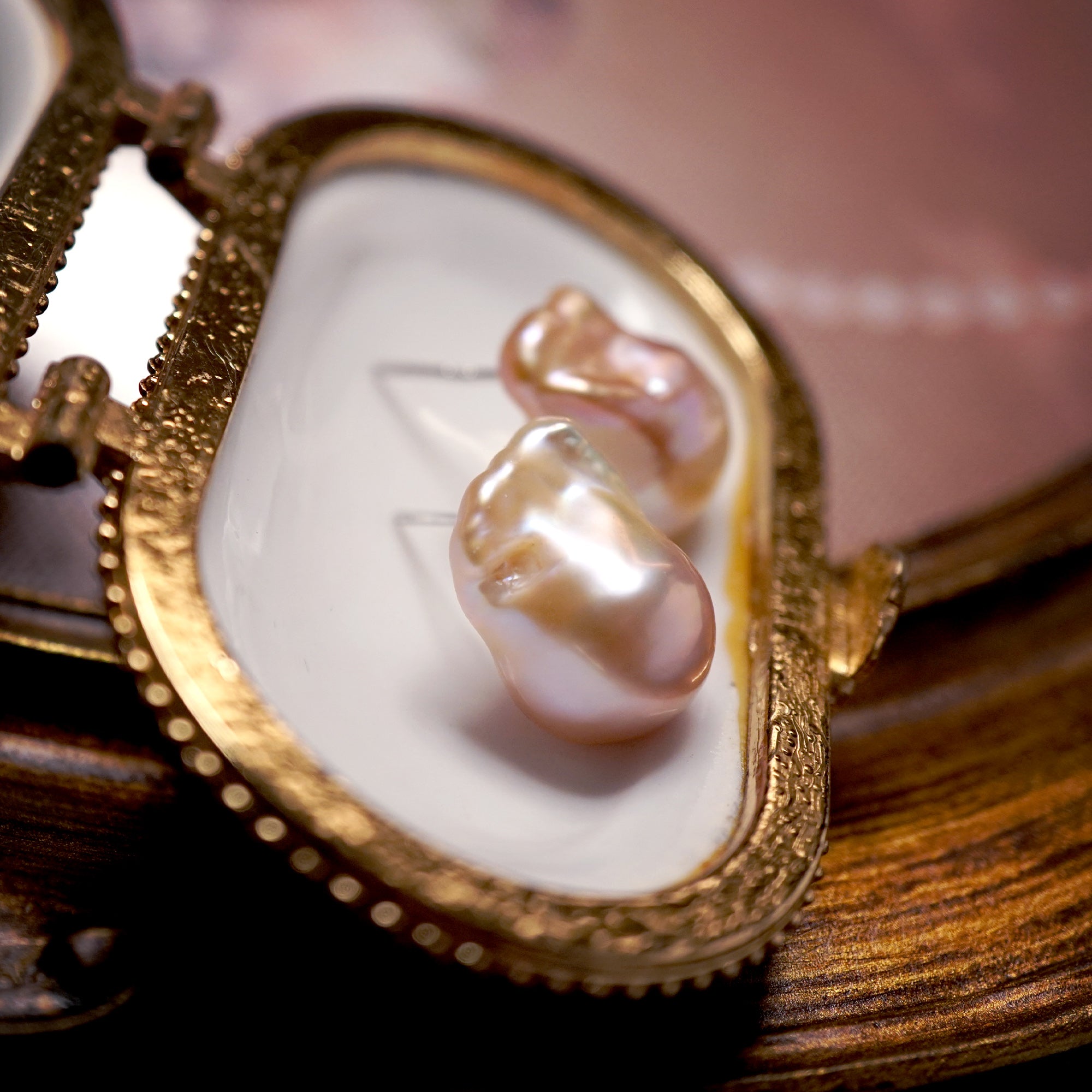 Pure Form Baroque Studs(OG)