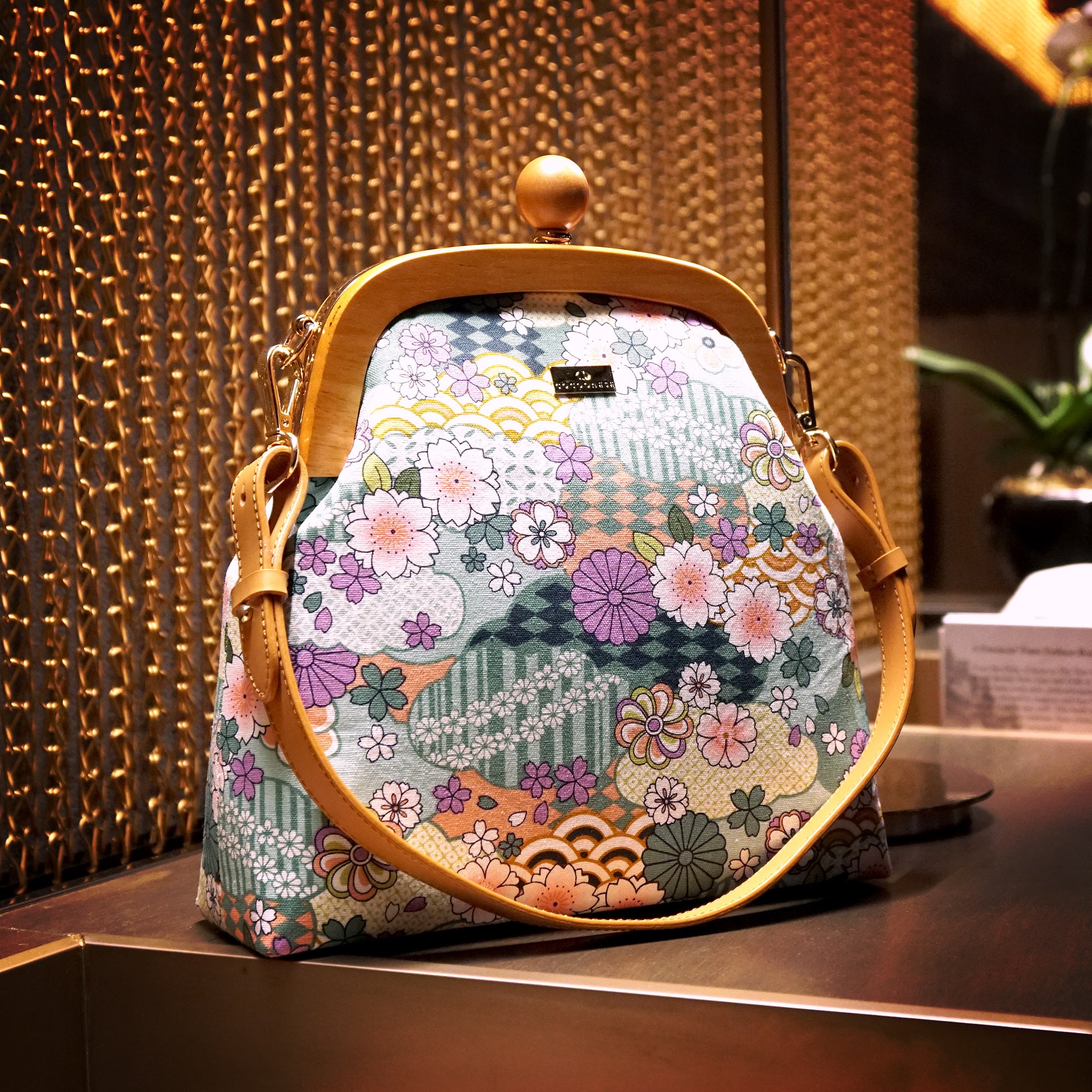 Jupiter Clasp Shoulder Bag - Natsume