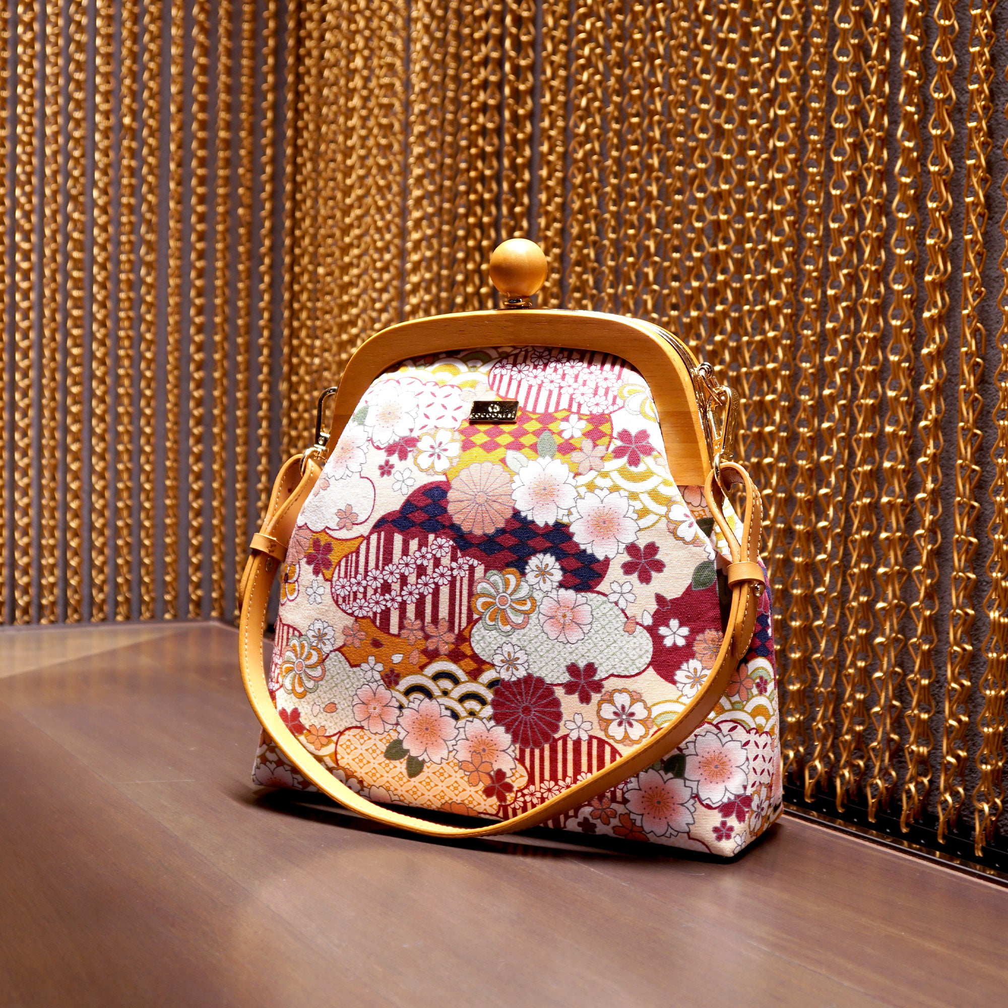 Jupiter Clasp Shoulder Bag - Natsume