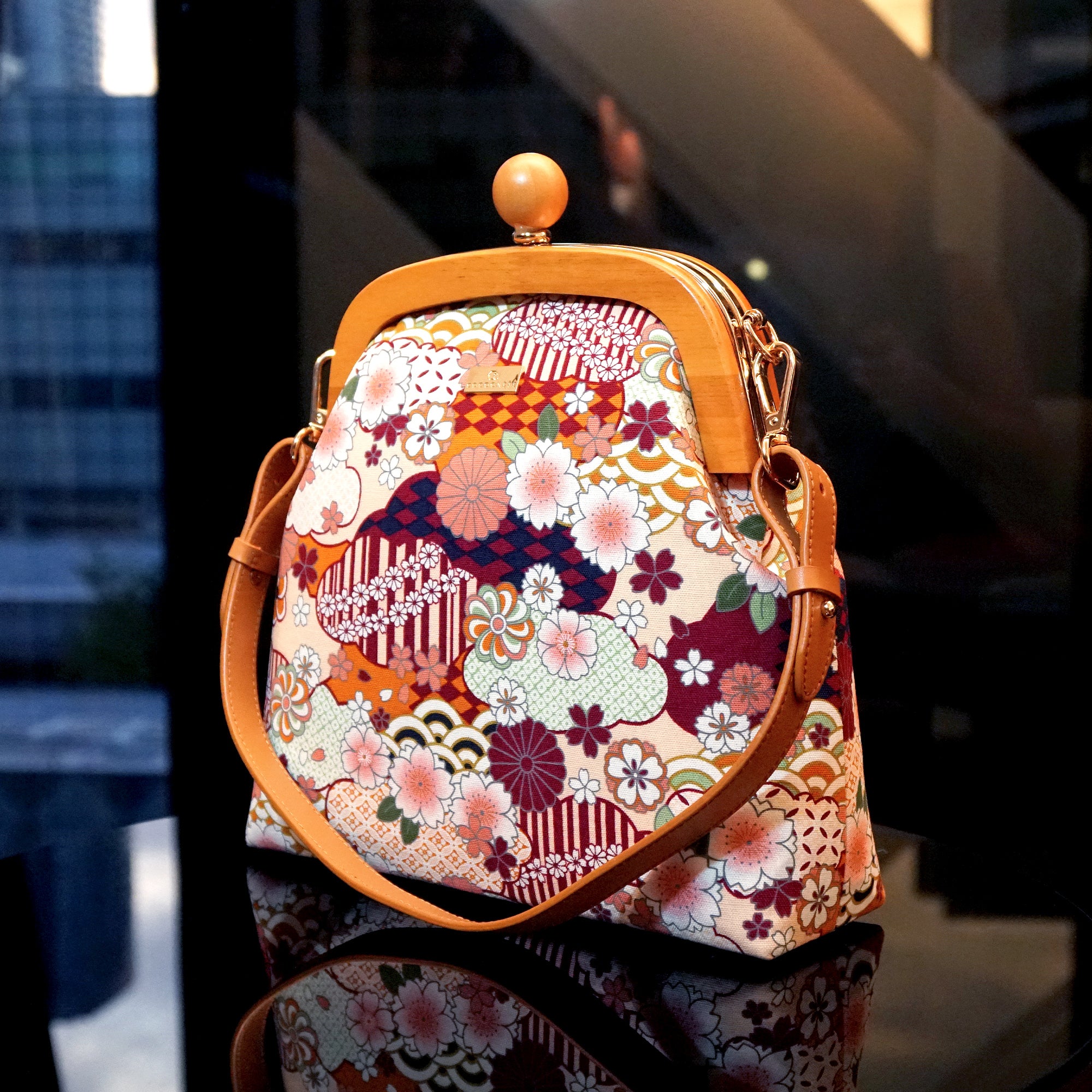 Jupiter Clasp Shoulder Bag - Natsume