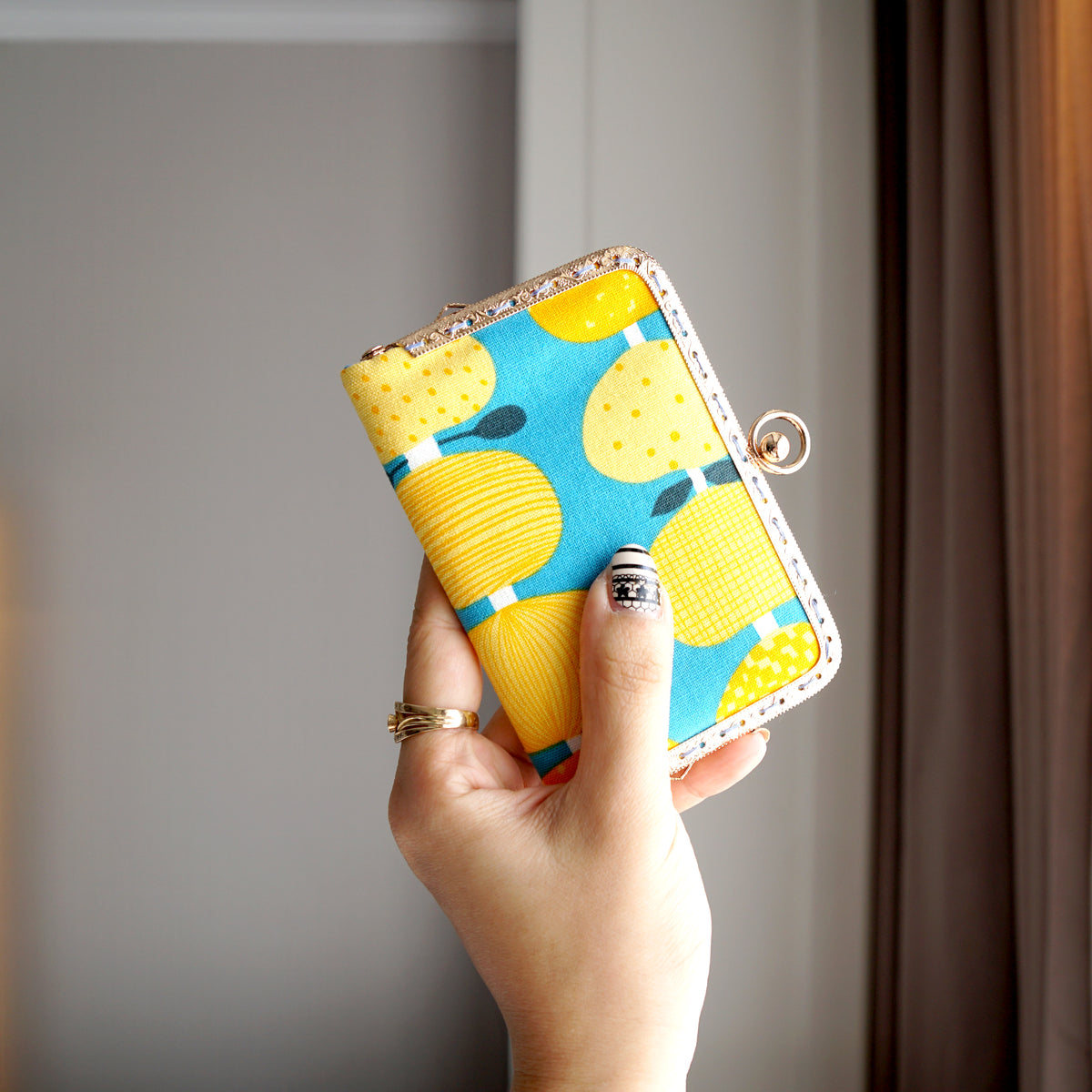 50% OFF - Kiss Clasp Card Holder - Orange