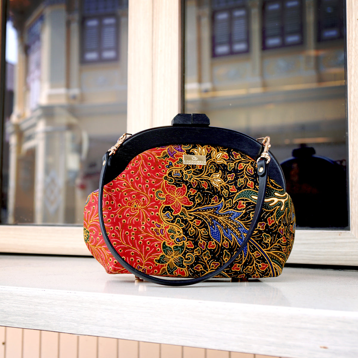 Round Crossbody Bag With Wooden Frame - Moonlit Garden
