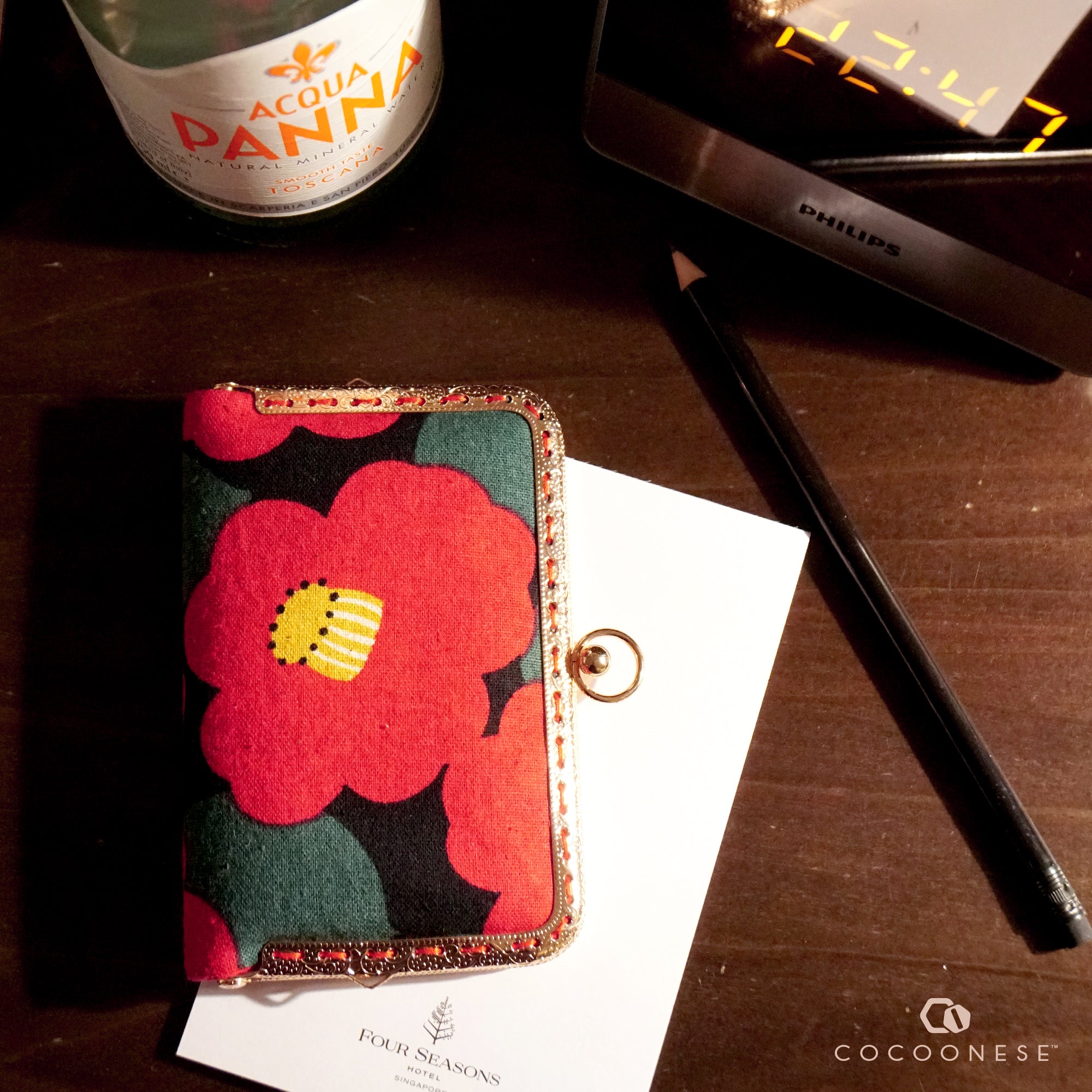 Kiss Clasp Card Holder - Camellia Japonica